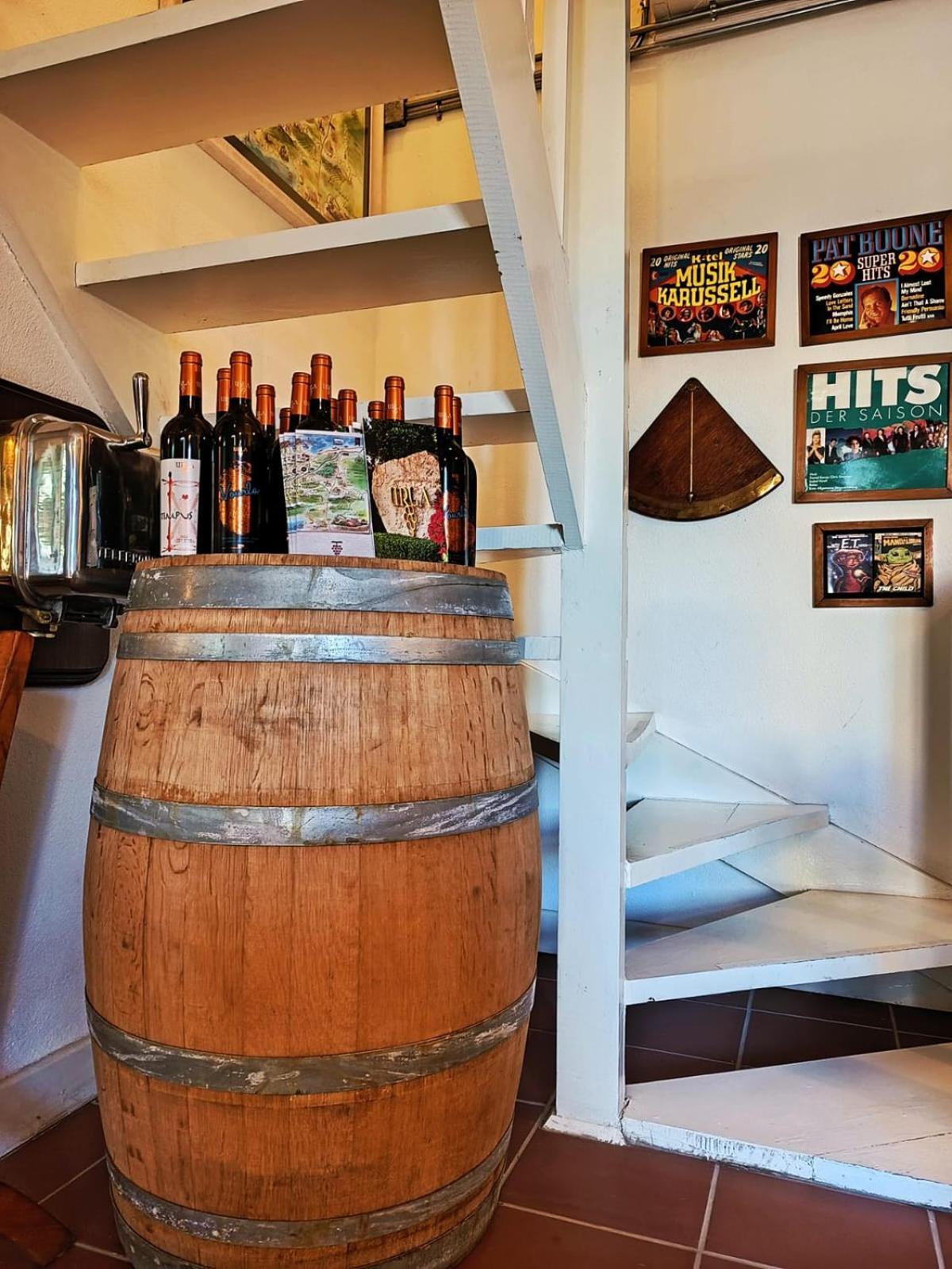 Berlin'S Guest House Urla Bagian luar foto