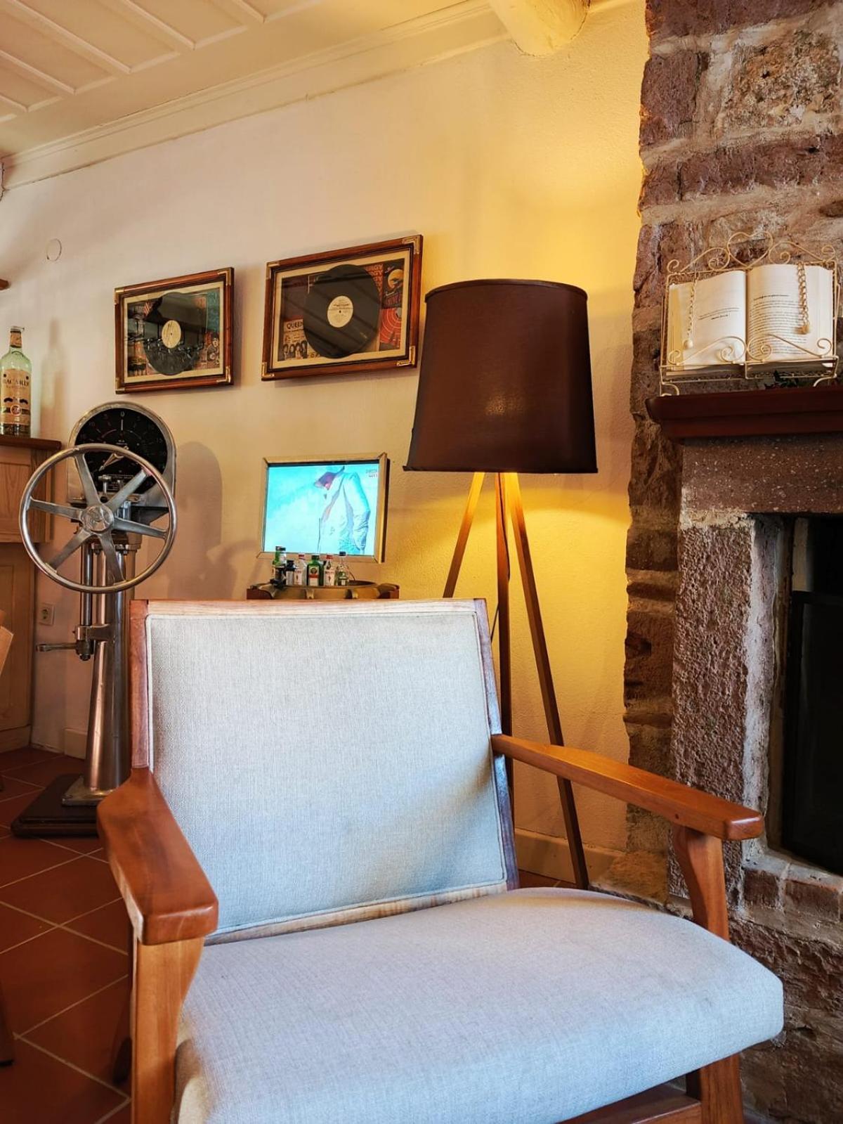 Berlin'S Guest House Urla Bagian luar foto
